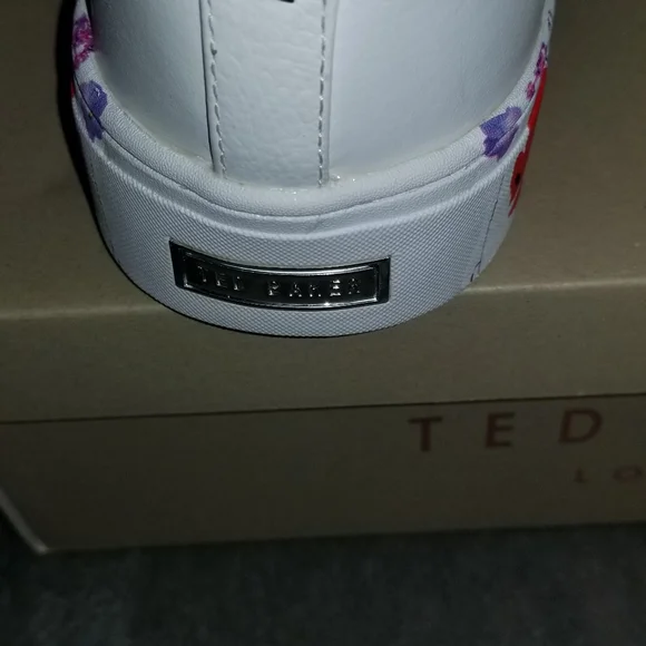 Ted Baker LONDON Sneakers. Size 10. White/Floral at the sole - Picture 5 of 8
